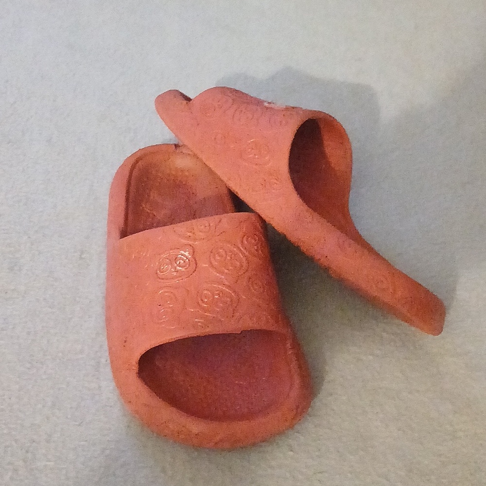 Women's Red Slides - Picture 7 of 8